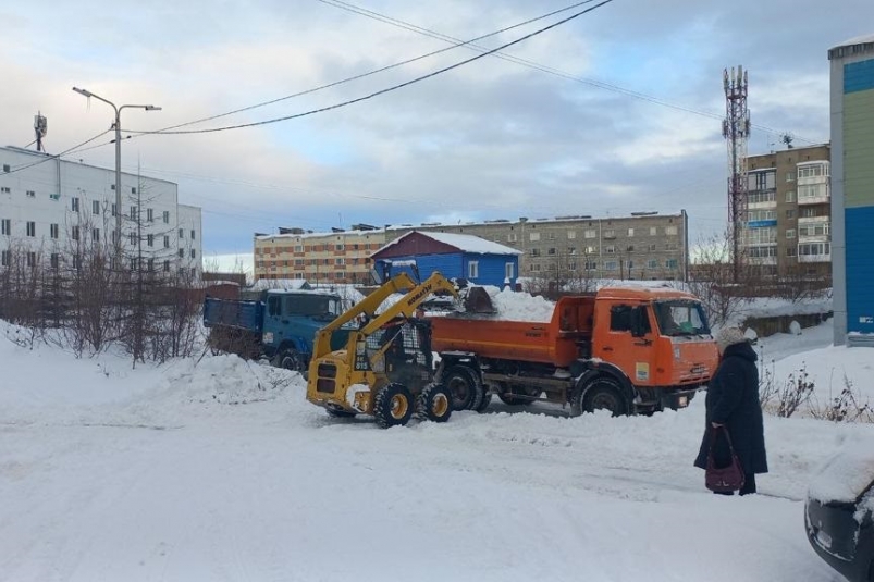 В Магадане продолжается уборка улично-дорожной сети Источник