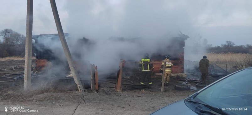 Горел частный дом в селе Богатырка прислали подписчики