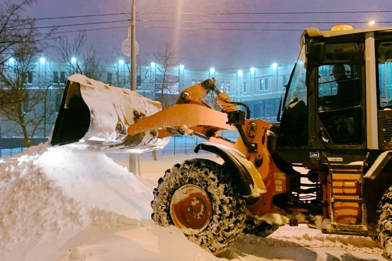 Уборка снега в Южно-Сахалинске ИА SakhalinMedia