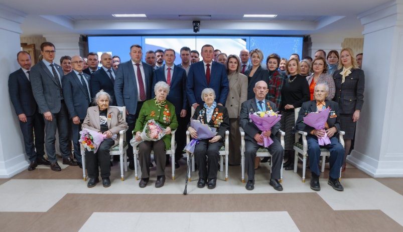 На Сахалине ветеранам Великой Отечественной войны вручили юбилейные медали пресс-служба правительства Сахалинской области