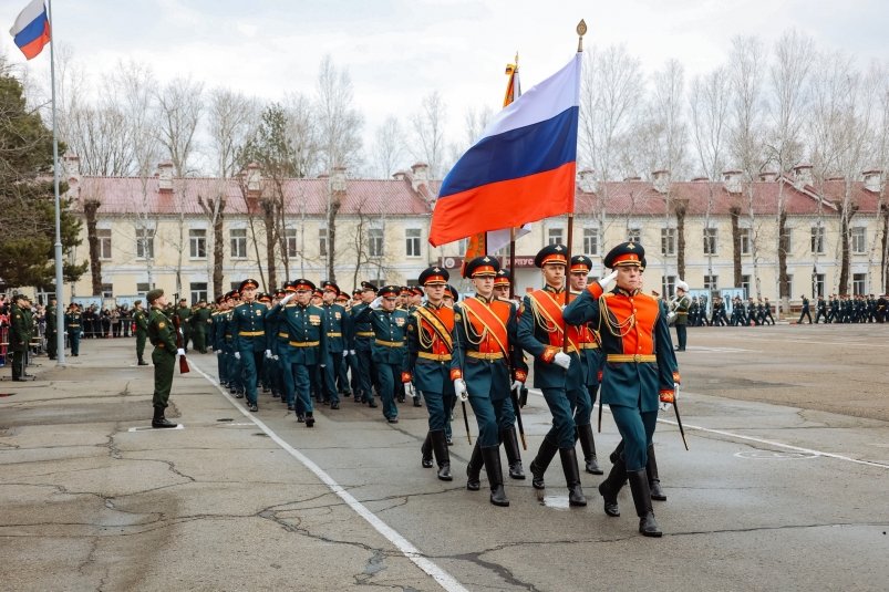 Среди выпускников ДВОКУ - Герои Советского Союза и России правительство Амурской области