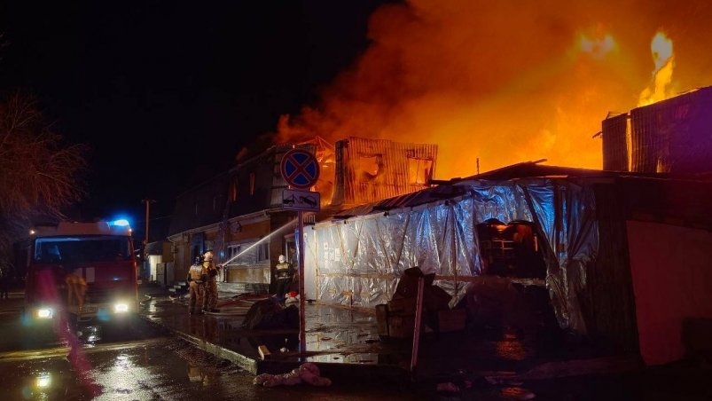 Здания пансионата горят в Анапе Пресс-служба оперативного штаба Кубани