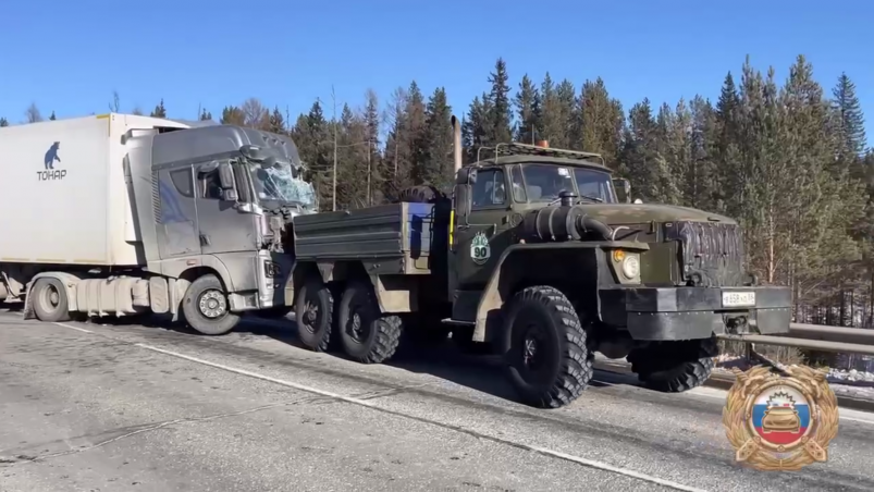 Четыре большегруза столкнулись на дороге Р-255 "Сибирь" в Иркутской области ГУ МВД России по региону