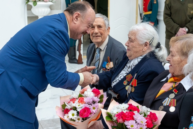 Медалями к 80-летию Победы наградили сахалинских тружеников тыла и узников концлагерей пресс-служба администрации Южно-Сахалинска