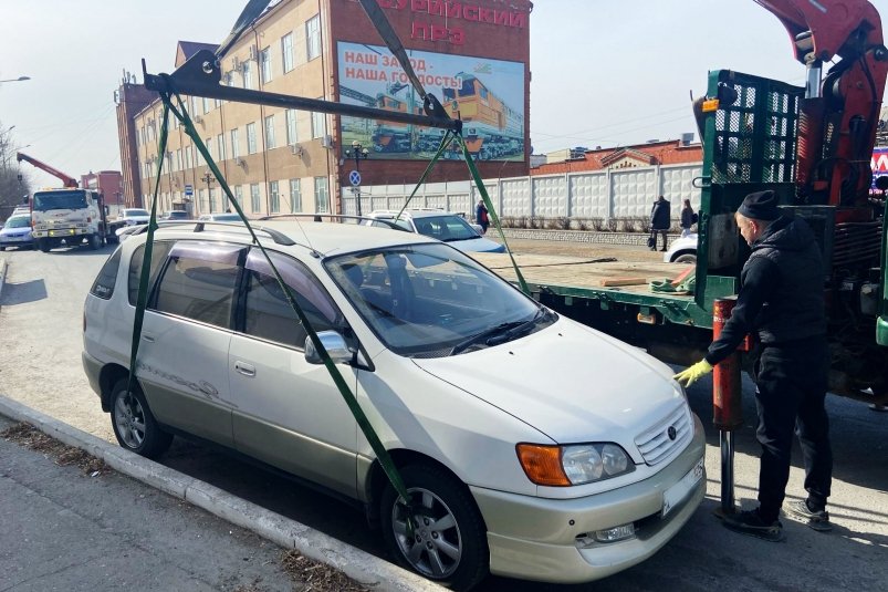 С проспекта Блюхера эвакуировали автомобили нарушителей пресс-служба администрации УГО