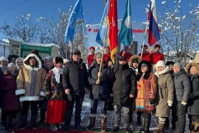 Эстафету Знамени Победы принял Абыйский район Якутии пресс-служба регионального правительства