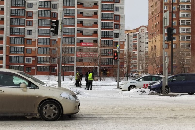 Водителей и пешеходов испытывает на прочность гололед в Благовещенске Юлия Ожегова