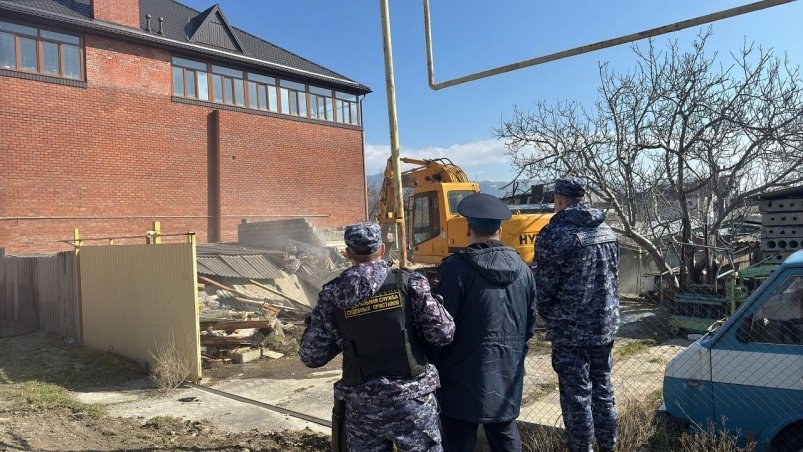 Самострой с нарушениями снесли в Геленджике пресс-служба ГУ ФССП России по Краснодарскому краю