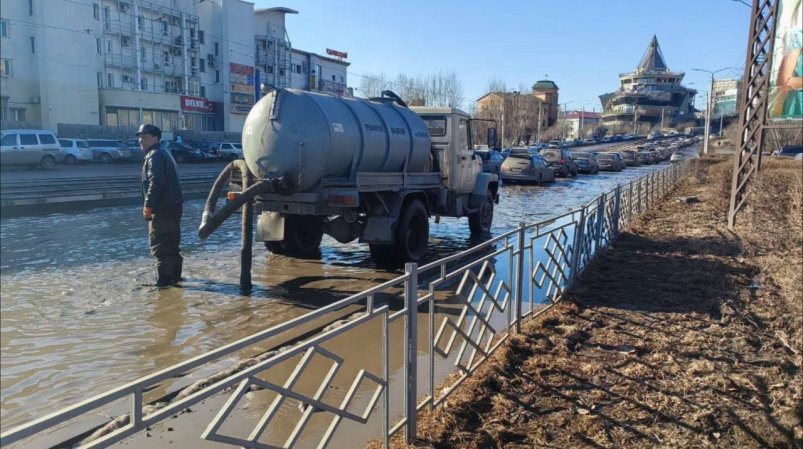 Власти Улан-Удэ борются с талыми водами. администрация г. Улан-Удэ