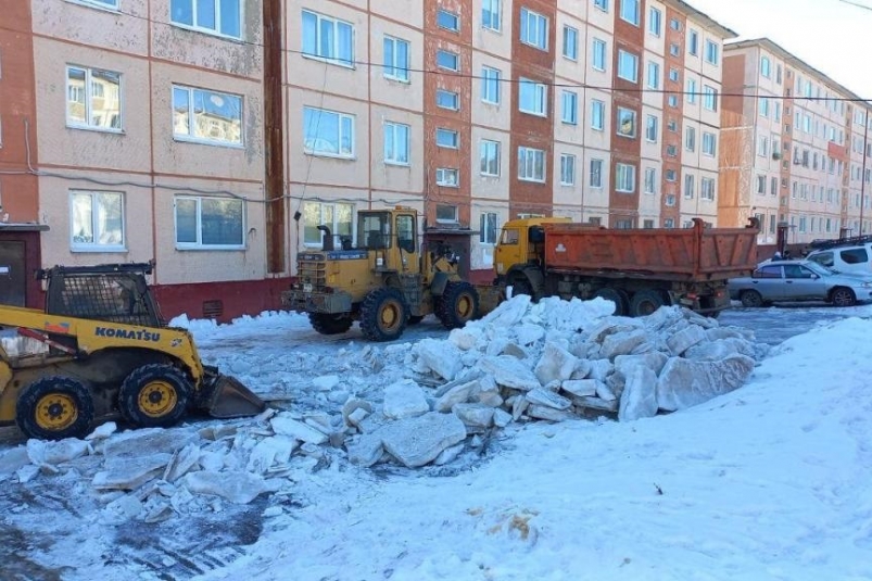 В Магадане продолжается уборка улично-дорожной сети Источник