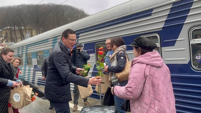 Крымчан встретили с песнями, танцами и розами в Кисловодске Соцсети главы Кисловодска Евгения Моисеева