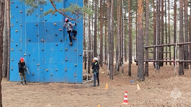 Команда из Ангарска одержала победу в соревнованиях "Школа безопасности" Пресс-служба ГУ МЧС России по региону