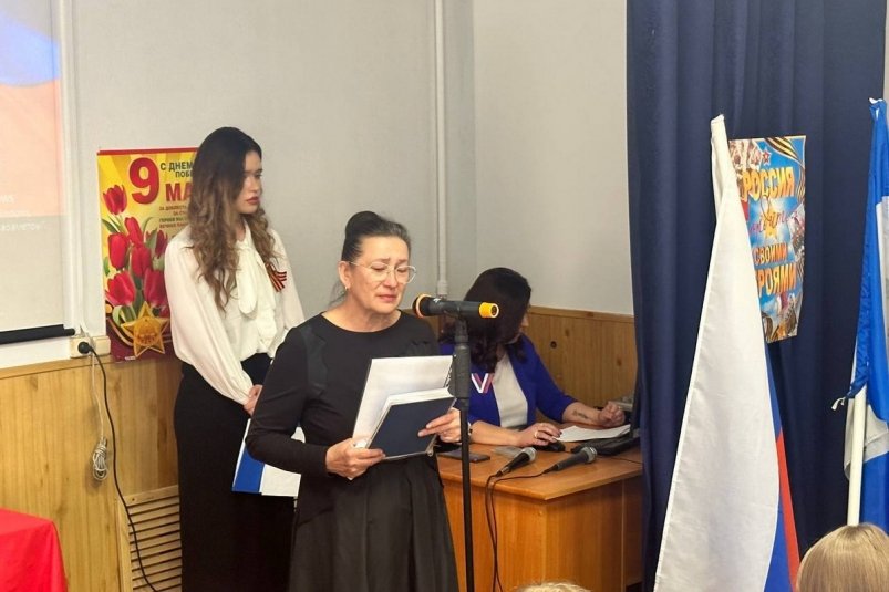 В Иркутске открыли Парту Героя, посвященную поэту, участнику СВО Андрею Балацкому Пресс-служба ИРО ЕР