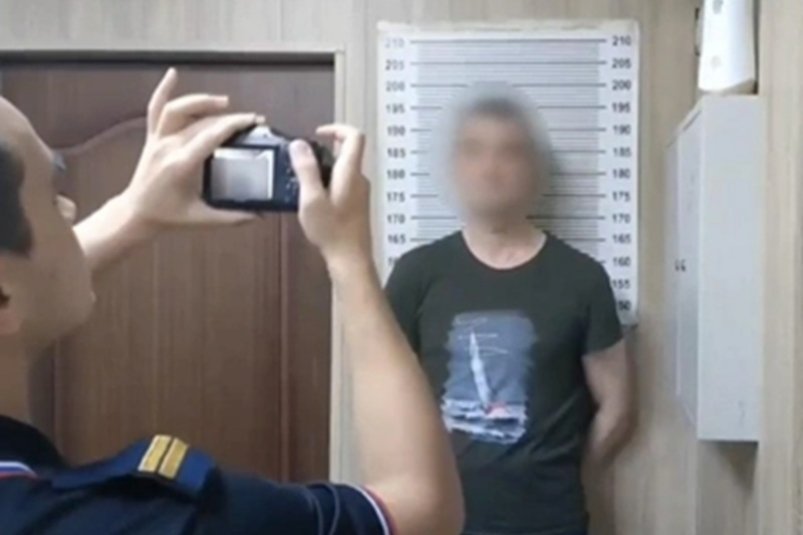 В Сочи задержали приезжего дебошира разгромившего более десятка машин на парковке УВД по городу Сочи