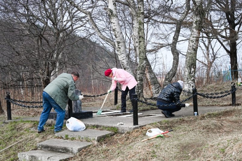 Памятник летчикам в Корсакове предоставлено ПАО "ДЭК"