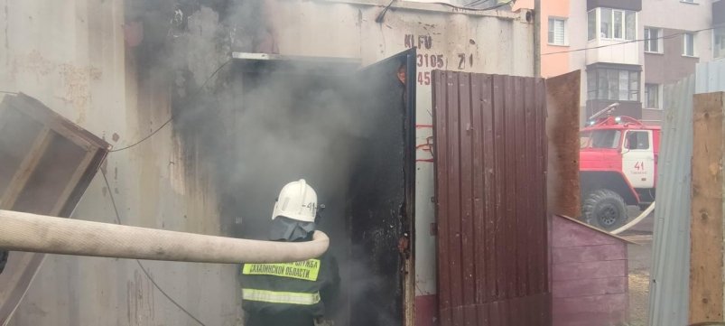 В Тымовском на улице Криворучко вспыхнул контейнер пресс-служба агентства по делам ГО, ЧС и ПБ Сахалинской области