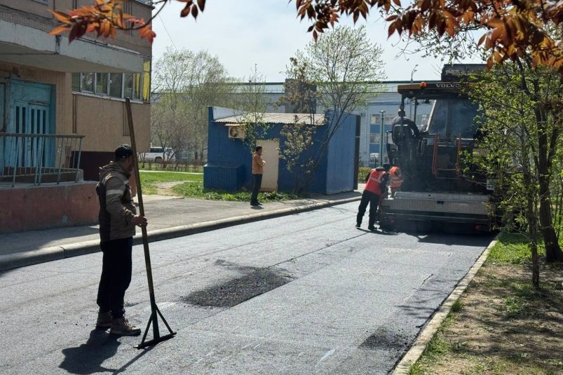 Коммунальщики устраняют ущерб от зимнего ремонта во дворах Южно-Сахалинска пресс-служба РВК-Сахалин