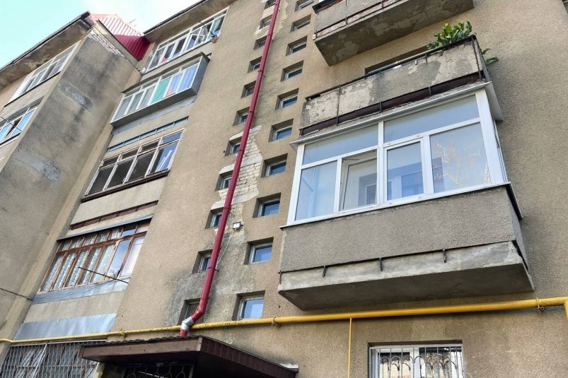 Заставят снять и оштрафуют - какие застекленные балконы попали под запрет ИА SevastopolMedia