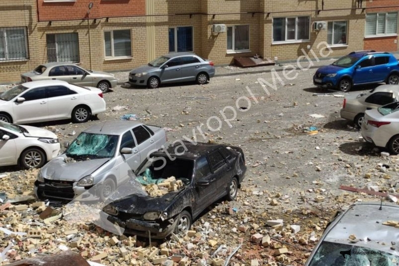 Более 50 автомобилей повредило обломками от взрыва в Ставрополе ИА Stavropol.Media