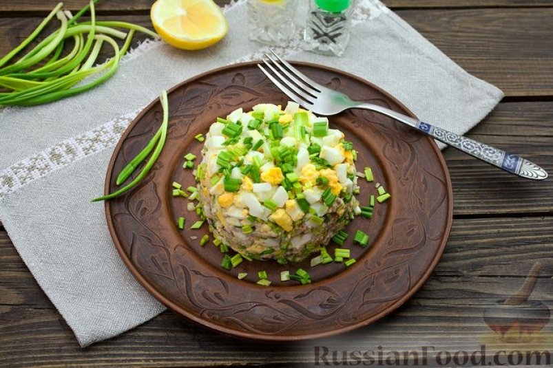 Лето все ближе: салат с черемшой, яйцами и сардинами. Красиво и вкусно russianfood.com