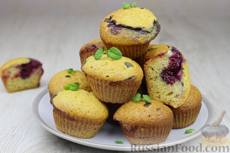 Малиновое наслаждение: пышные маффины на сметане растопят ваше сердце russianfood.com