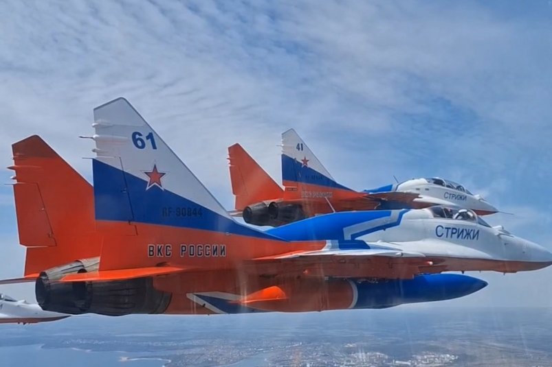 Пилотажная группа "Стрижи" пролетела над Братском по пути в Монголию Тг-канал (18+) АГВП "Стрижи"