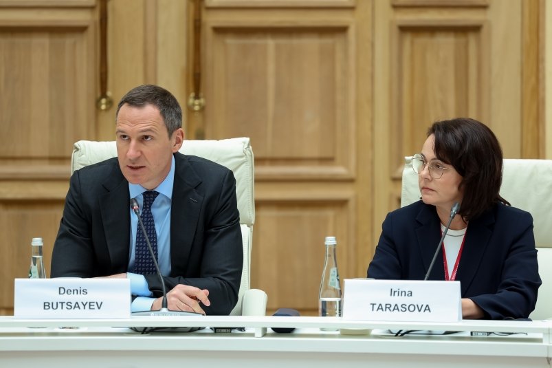 Денис Буцаев и Ирина Тарасова на НМЭК-2025 Кирилл Казачков, официальный сайт НМЭК-2025 (12+)