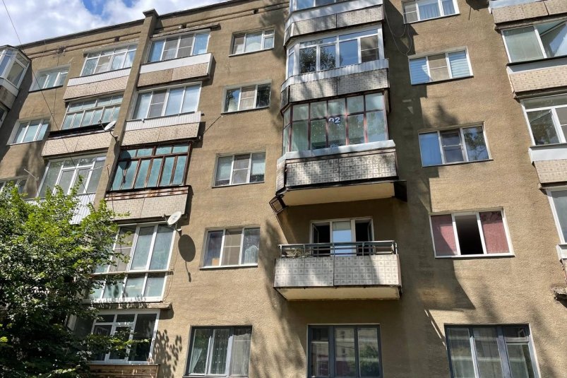 В Якутске мужчина упал с шестого этажа — доставлен в больницу ИА SevastopolMedia