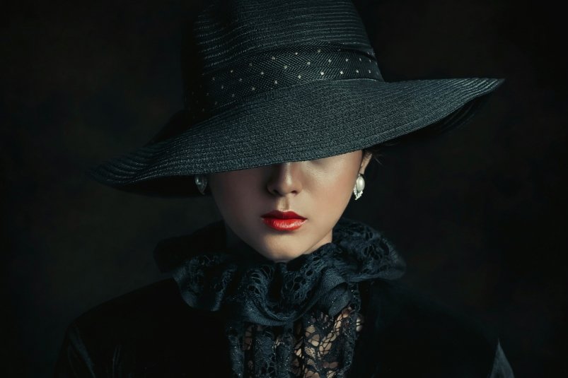 Женщина в шляпе unsplash.com