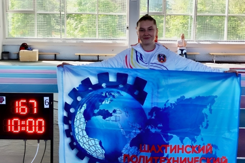 Уроженка Шахт завоевала "серебро" Всероссийской спартакиады по гиревому спорту Из архива министерства спорта Дона
