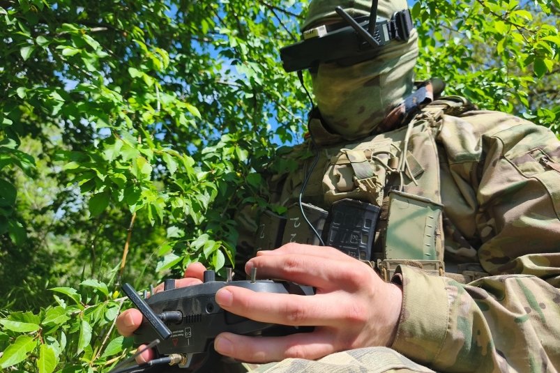 Расчеты БПЛА военнослужащий с позывным "Фотограф"