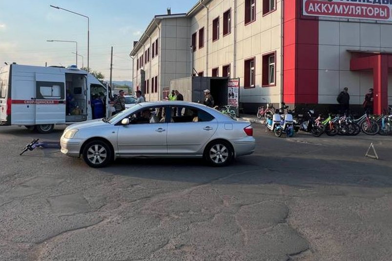 В Улан-Удэ школьник на электросамокате попал под машину ГИБДД по Бурятии