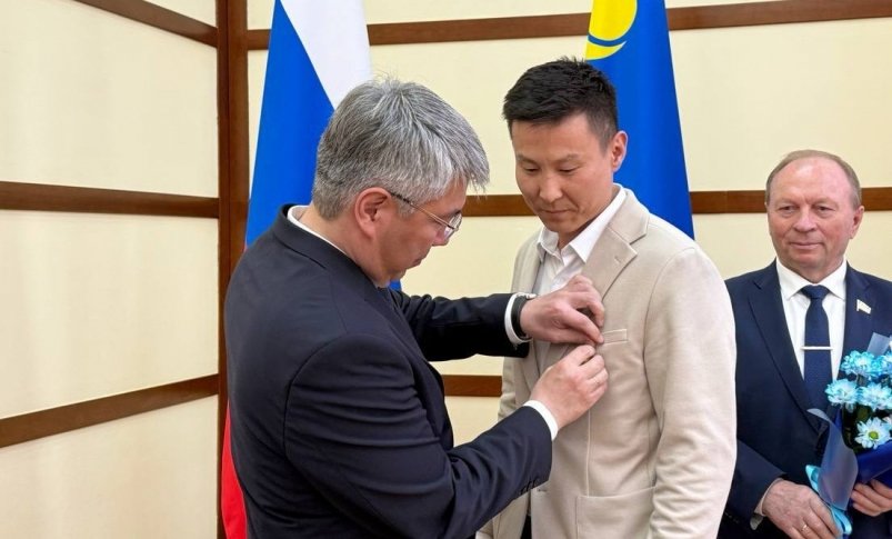 Врача наградили за героизм минздрав Бурятии