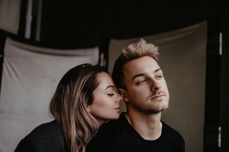 Парень и девушка unsplash.com