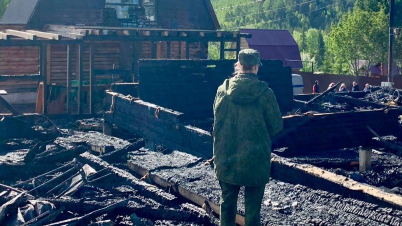Возбуждено уголовное дело по факту гибели подростка в пожаре в Иркутском районе Пресс-служба СУ СК РФ по Иркутской области