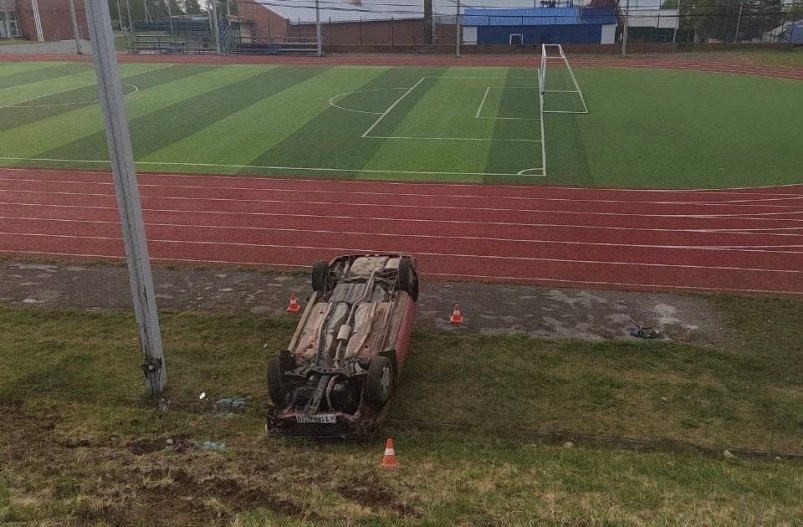 Пьяный школьник прокатился на автомобиле брата и сломал забор стадиона в Приангарье Госавтоинспекция по Иркутской области