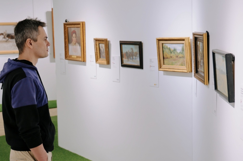 Картины в Сахалинском областном художественном музее Владислав Беляцкий, ИА SakhalinMedia