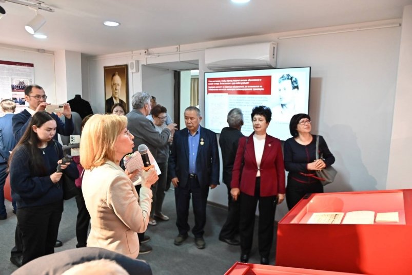 В Улан-Удэ открылась выставка к 90-летию первого президента республики пресс-служба правительства Бурятии