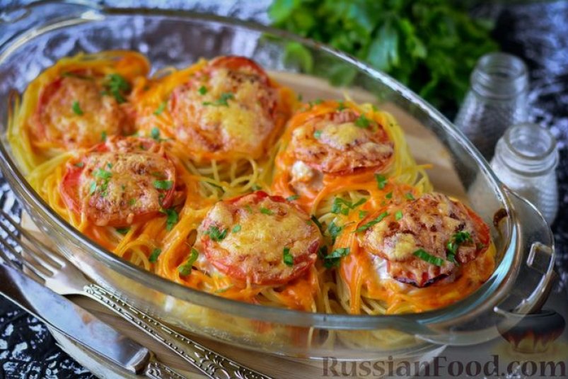 Вкусное решение для ужина: спагетти-гнёзда с фаршем и овощами russianfood.com
