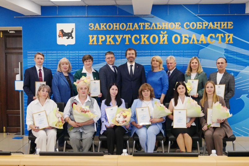 Благодарности председателя ЗС вручили соцработникам Приангарья Мария Иванова