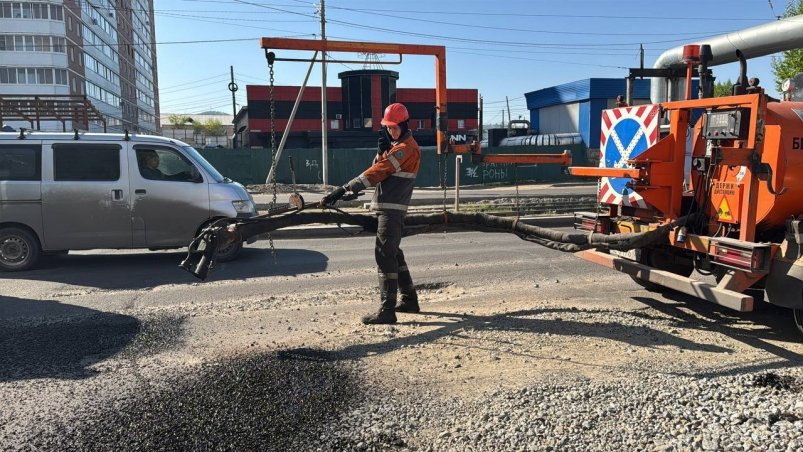 В Улан-Удэ продолжается ямочный ремонт дорог администрация г. Улан-Удэ
