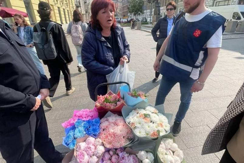 В центре Петербурга пресечена незаконная уличная торговля Telegram-канал @Megapolisonline