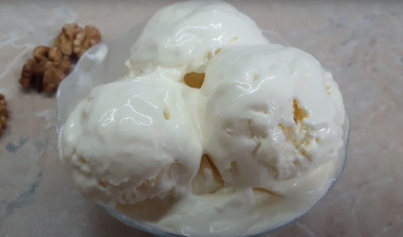 Сливочный пломбир, как в ларьках СССР - всего 3 ингредиента - вкус детства скриншот видео с youtube-канала "Школа рецептов" (12+)