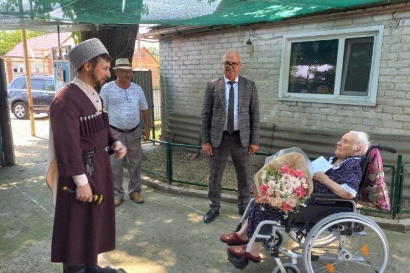 Ветеран труда на Ставрополье отметила 100-летие в День России Телеграм-канал (18+) Андрея Зайцева