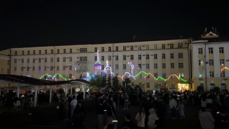 Лазерное шоу в Улан-Удэ на площади Советов Администрация Улан-Удэ