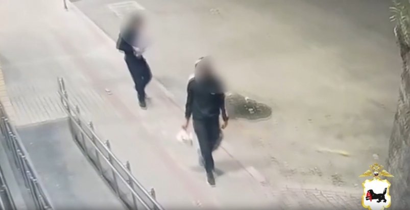 В Иркутске по следам от пирожков нашли поджигателей киоска с выпечкой ГУ МВД России по региону