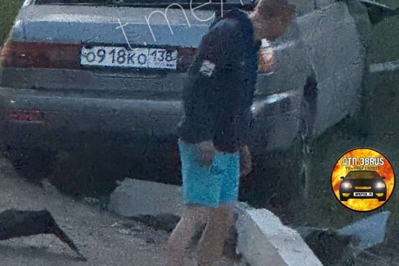 Водитель иномарки снес бетонный столб в Иркутске Тг-канал (18+) "ДТП38Rus"