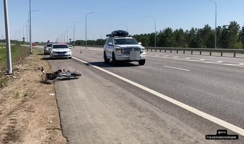 Отец и дочь на электровелосипеде попали под колеса внедорожника в Усольском районе Отдел пропаганды УГИБДД по региону