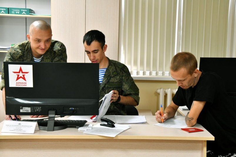 В пункте отбора на военную службу по контракту (1-го разряда) города Ставрополя всегда многолюдно "Военный вестник Юга России"