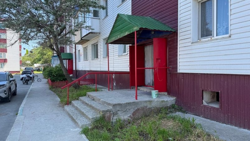 В доме со зловонным подвалом была вынуждена жить многодетная семья из Невельска пресс-служба правительства Сахалинской области
